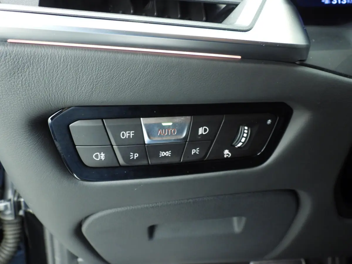 M3 Competition | Laserlicht | Leder | HUD | Elektr. zetels | Keyles go | Stoelverwarming | DAB | Harman-kardon sound | Alu 19/20 inch