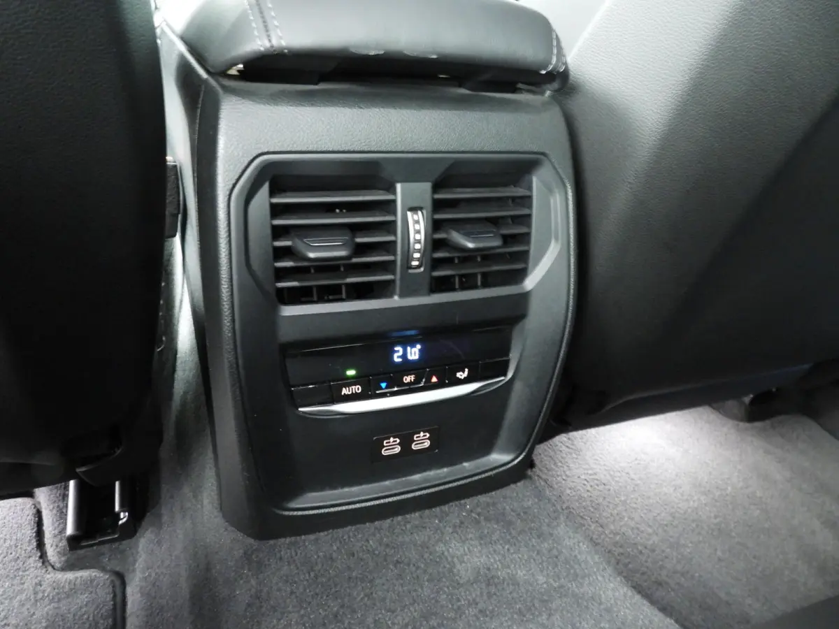 M3 Competition | Laserlicht | Leder | HUD | Elektr. zetels | Keyles go | Stoelverwarming | DAB | Harman-kardon sound | Alu 19/20 inch