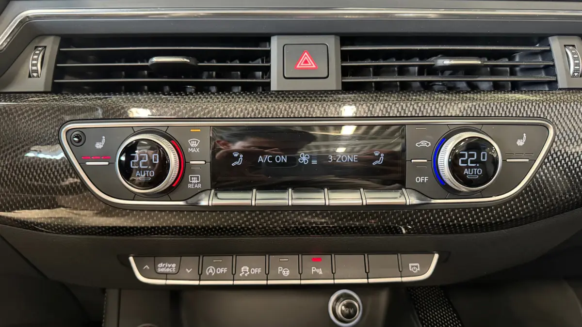 3.0 TFSI 354PK QUATTRO PRO LINE PLUS AUTOMAAT / NAVI / LEDER / CLIMA / FULL-LED / PDC / KEYLESS / 19" LMV / 2X S-LINE / CARBON / UNIEK / ADAPT. CRUISECONTROL / NIEUWSTAAT !!