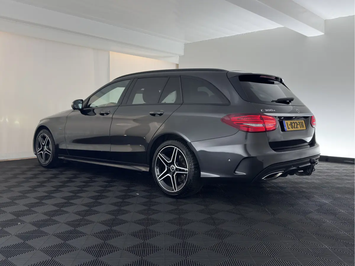 300 e Business Solution AMG Limited (Plug-in) (INCL-BTW) Aut. *LEATHER-ALCANTARA | MULTIBEAM-LED | NAVI-FULLMAP | TOPVIEW | DAB | CARPLAY | DIGI-COCKPIT | SPORTSEATS | TOWBAR | 18"ALU*