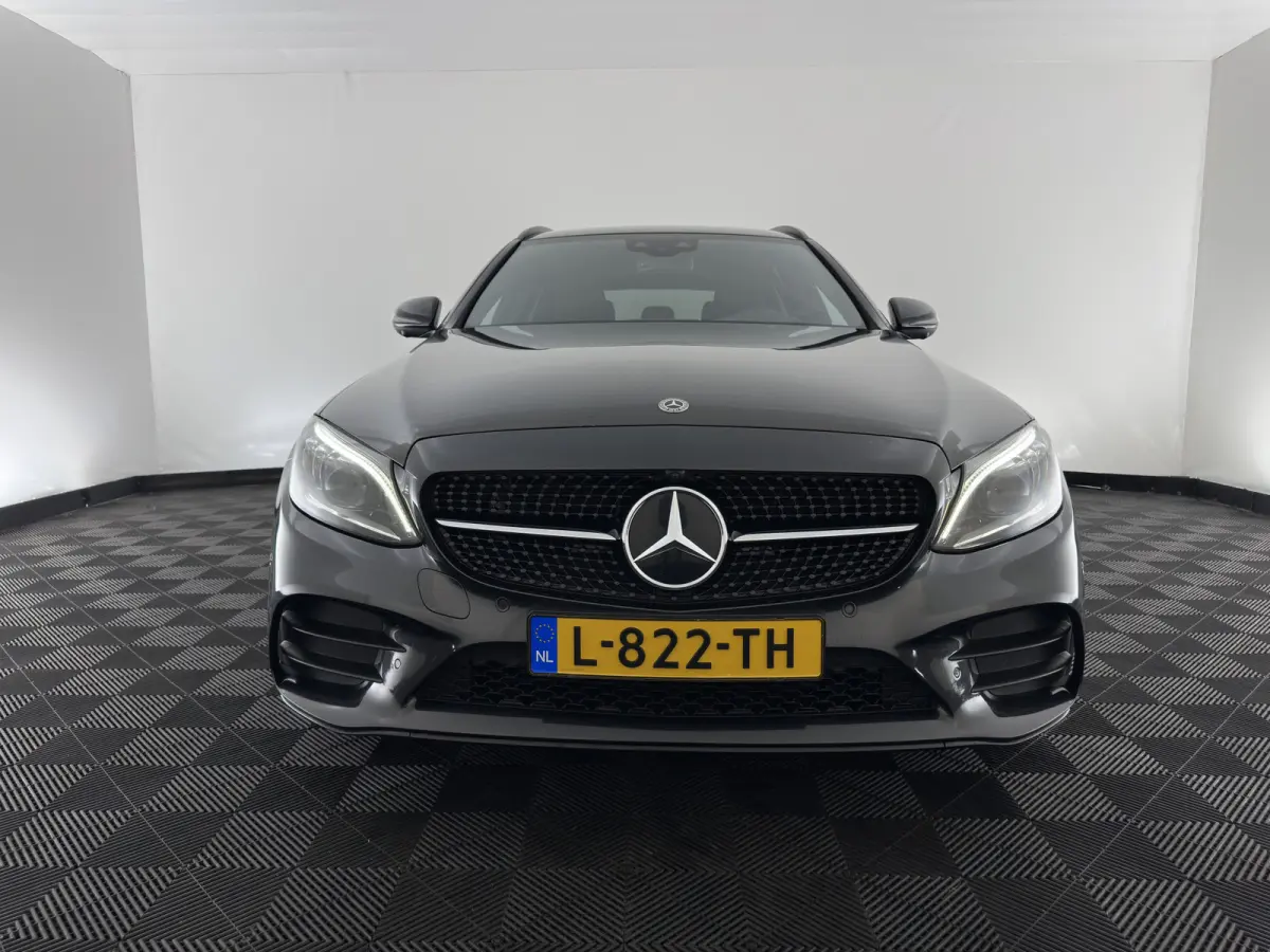 300 e Business Solution AMG Limited (Plug-in) (INCL-BTW) Aut. *LEATHER-ALCANTARA | MULTIBEAM-LED | NAVI-FULLMAP | TOPVIEW | DAB | CARPLAY | DIGI-COCKPIT | SPORTSEATS | TOWBAR | 18"ALU*