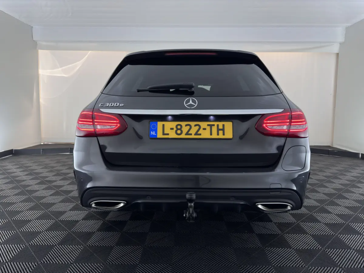 300 e Business Solution AMG Limited (Plug-in) (INCL-BTW) Aut. *LEATHER-ALCANTARA | MULTIBEAM-LED | NAVI-FULLMAP | TOPVIEW | DAB | CARPLAY | DIGI-COCKPIT | SPORTSEATS | TOWBAR | 18"ALU*