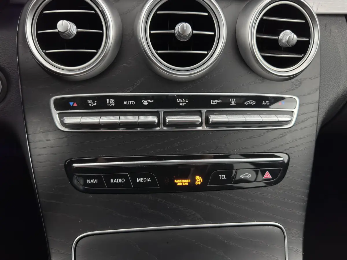 300 e Business Solution AMG Limited (Plug-in) (INCL-BTW) Aut. *LEATHER-ALCANTARA | MULTIBEAM-LED | NAVI-FULLMAP | TOPVIEW | DAB | CARPLAY | DIGI-COCKPIT | SPORTSEATS | TOWBAR | 18"ALU*