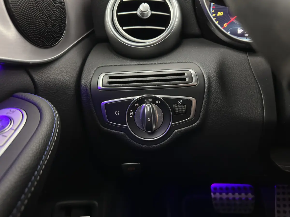 300 e Business Solution AMG Limited (Plug-in) (INCL-BTW) Aut. *LEATHER-ALCANTARA | MULTIBEAM-LED | NAVI-FULLMAP | TOPVIEW | DAB | CARPLAY | DIGI-COCKPIT | SPORTSEATS | TOWBAR | 18"ALU*