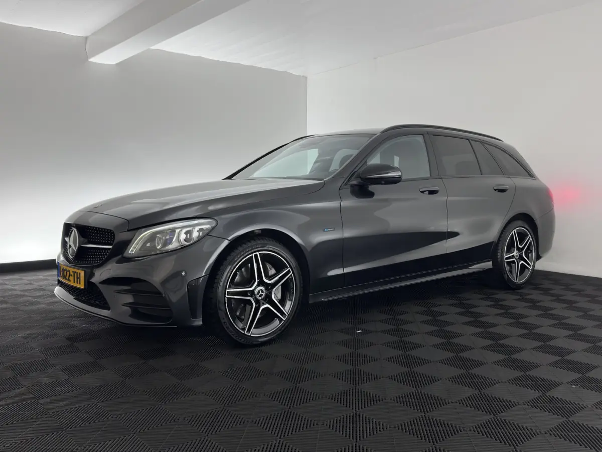 300 e Business Solution AMG Limited (Plug-in) (INCL-BTW) Aut. *LEATHER-ALCANTARA | MULTIBEAM-LED | NAVI-FULLMAP | TOPVIEW | DAB | CARPLAY | DIGI-COCKPIT | SPORTSEATS | TOWBAR | 18"ALU*