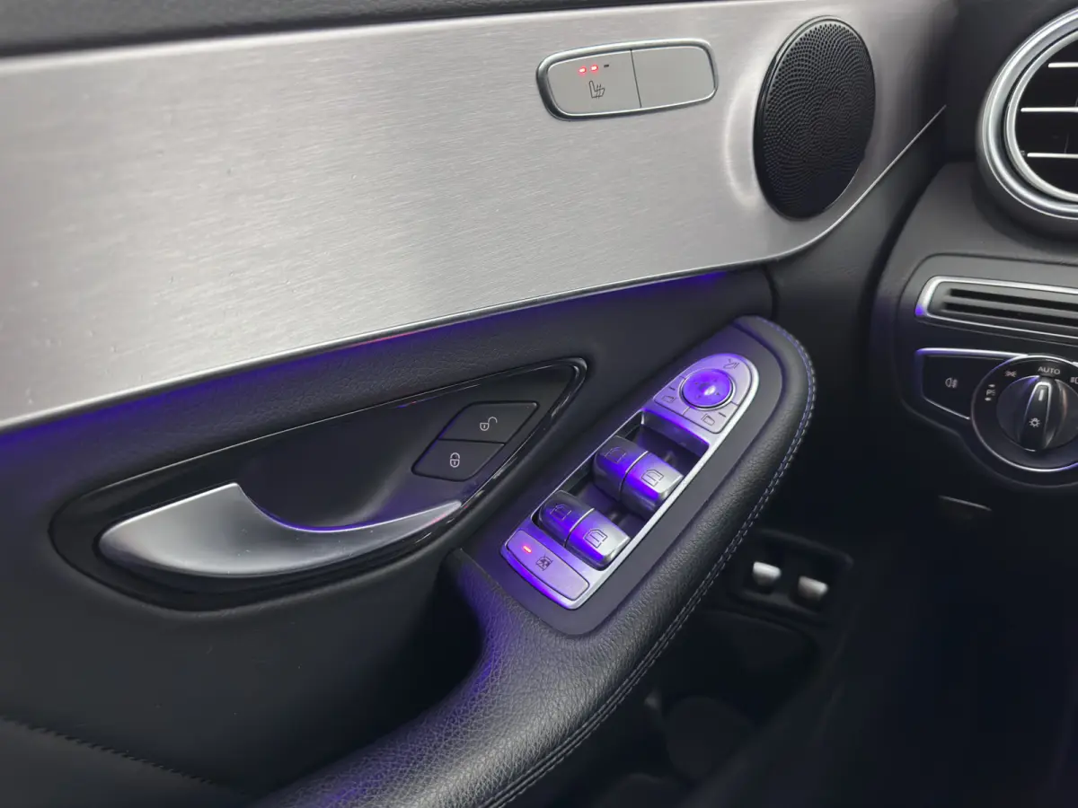 300 e Business Solution AMG Limited (Plug-in) (INCL-BTW) Aut. *LEATHER-ALCANTARA | MULTIBEAM-LED | NAVI-FULLMAP | TOPVIEW | DAB | CARPLAY | DIGI-COCKPIT | SPORTSEATS | TOWBAR | 18"ALU*