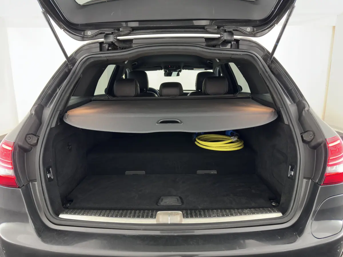 300 e Business Solution AMG Limited (Plug-in) (INCL-BTW) Aut. *LEATHER-ALCANTARA | MULTIBEAM-LED | NAVI-FULLMAP | TOPVIEW | DAB | CARPLAY | DIGI-COCKPIT | SPORTSEATS | TOWBAR | 18"ALU*