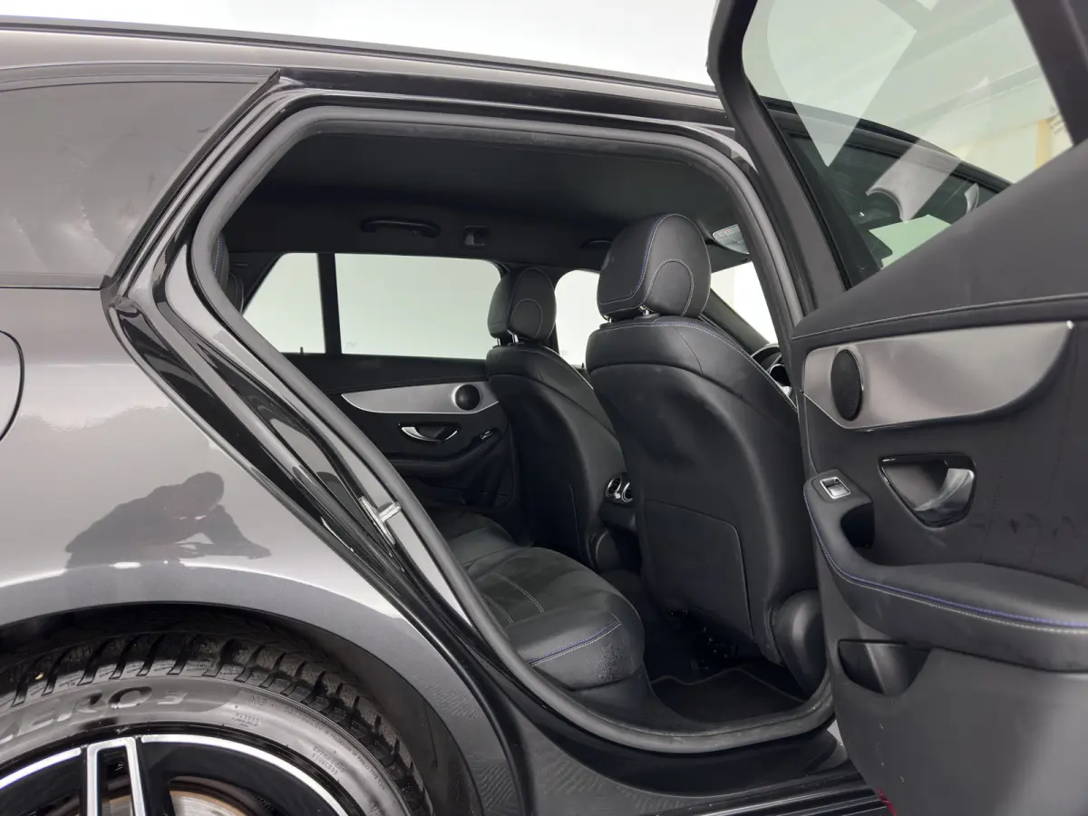 300 e Business Solution AMG Limited (Plug-in) (INCL-BTW) Aut. *LEATHER-ALCANTARA | MULTIBEAM-LED | NAVI-FULLMAP | TOPVIEW | DAB | CARPLAY | DIGI-COCKPIT | SPORTSEATS | TOWBAR | 18"ALU*