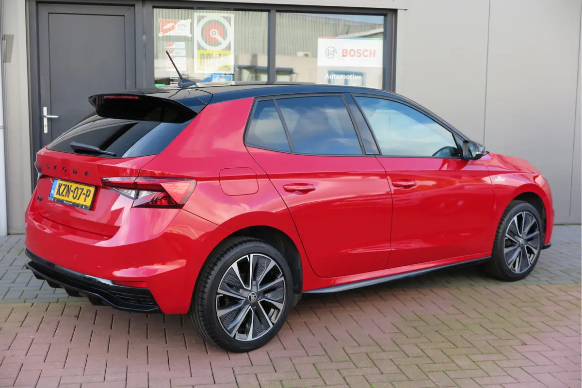 1.0 TSI 70kw 95pk Monte Carlo , Led (Skoda crystal lighting)  , Bi-color, Virtual cockpit, Sportstoelen,Keyless entry/start, Navi via Smartlink, Cruisecontrol, PDC, Camera , LMV. etc.