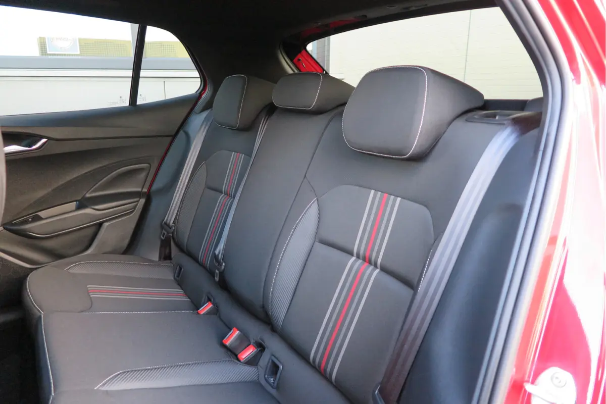 1.0 TSI 70kw 95pk Monte Carlo , Led (Skoda crystal lighting)  , Bi-color, Virtual cockpit, Sportstoelen,Keyless entry/start, Navi via Smartlink, Cruisecontrol, PDC, Camera , LMV. etc.