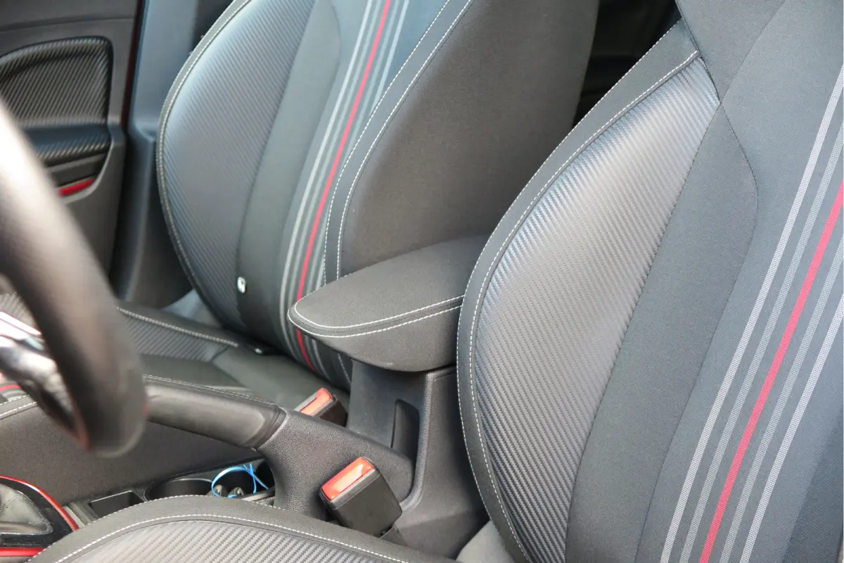 1.0 TSI 70kw 95pk Monte Carlo , Led (Skoda crystal lighting)  , Bi-color, Virtual cockpit, Sportstoelen,Keyless entry/start, Navi via Smartlink, Cruisecontrol, PDC, Camera , LMV. etc.