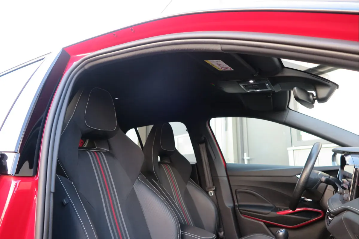 1.0 TSI 70kw 95pk Monte Carlo , Led (Skoda crystal lighting)  , Bi-color, Virtual cockpit, Sportstoelen,Keyless entry/start, Navi via Smartlink, Cruisecontrol, PDC, Camera , LMV. etc.