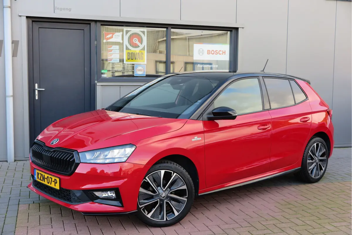 1.0 TSI 70kw 95pk Monte Carlo , Led (Skoda crystal lighting)  , Bi-color, Virtual cockpit, Sportstoelen,Keyless entry/start, Navi via Smartlink, Cruisecontrol, PDC, Camera , LMV. etc.