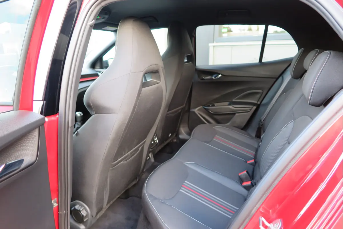 1.0 TSI 70kw 95pk Monte Carlo , Led (Skoda crystal lighting)  , Bi-color, Virtual cockpit, Sportstoelen,Keyless entry/start, Navi via Smartlink, Cruisecontrol, PDC, Camera , LMV. etc.