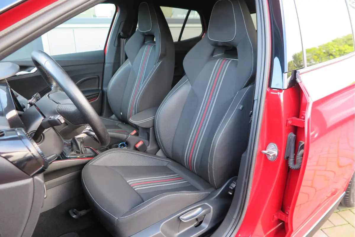 1.0 TSI 70kw 95pk Monte Carlo , Led (Skoda crystal lighting)  , Bi-color, Virtual cockpit, Sportstoelen,Keyless entry/start, Navi via Smartlink, Cruisecontrol, PDC, Camera , LMV. etc.