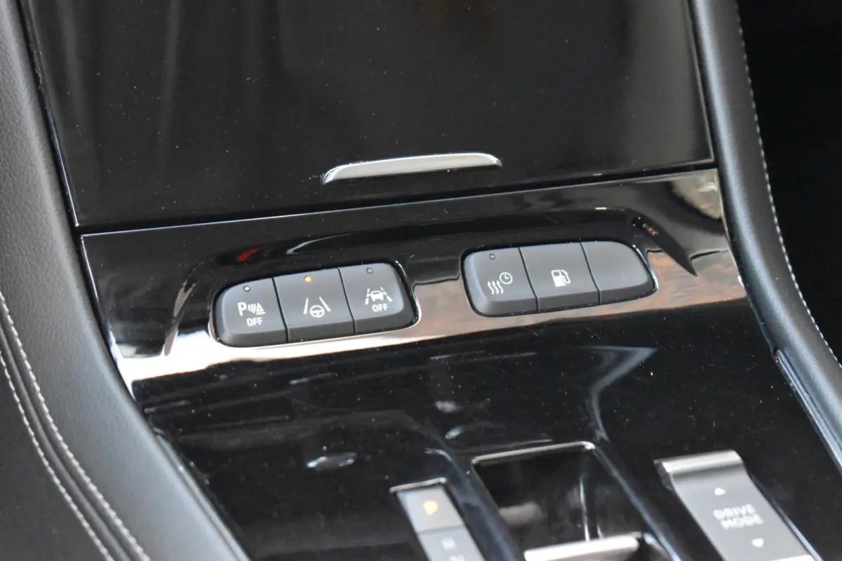 1.6 Turbo Plug-In Hybrid Level 4