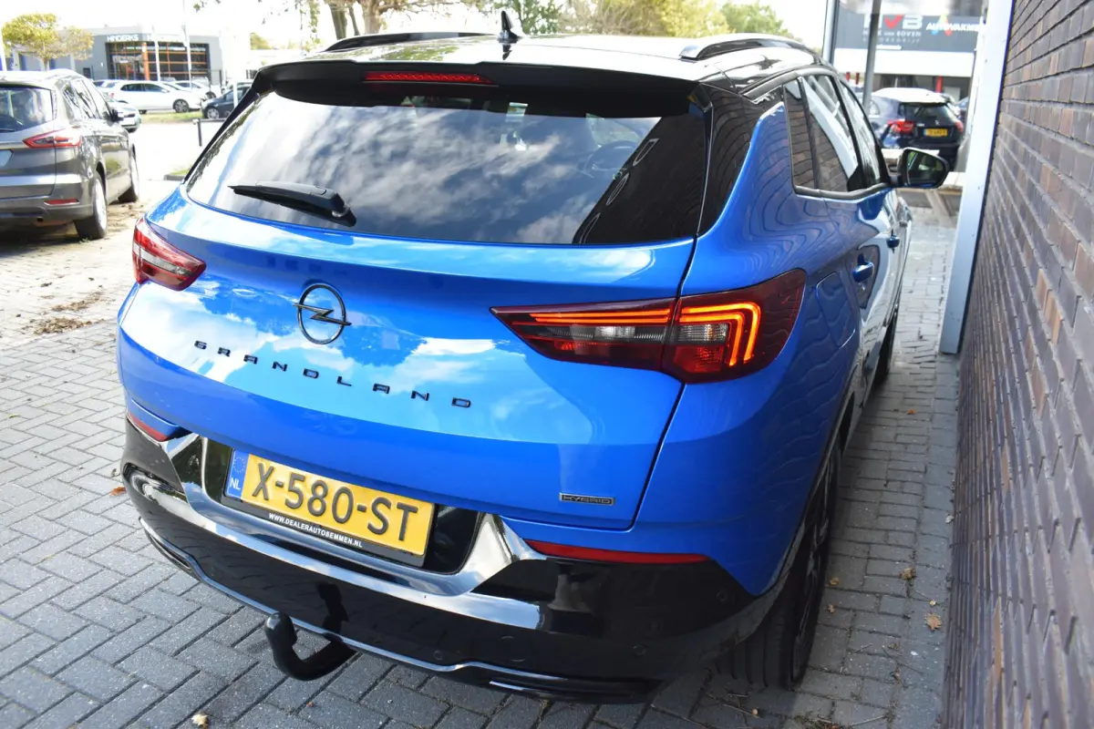 1.6 Turbo Plug-In Hybrid Level 4