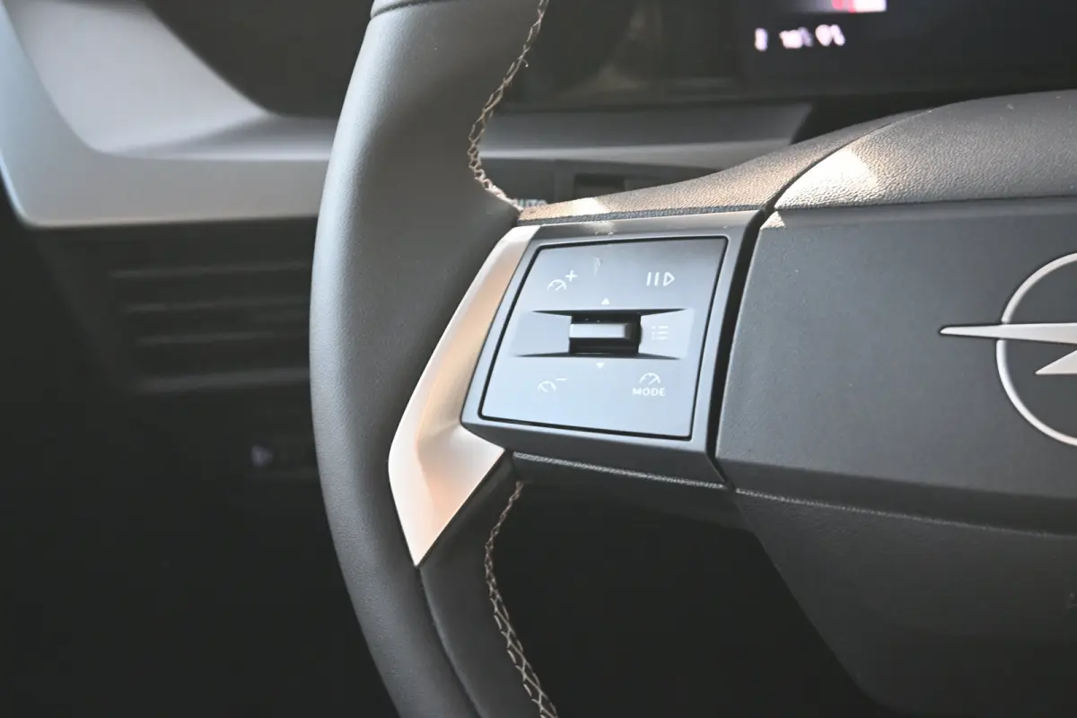 1.2 Turbo Hybrid GS 7-Zits! Tot 8 Jaar Garantie! | Navigatie | Achteruitrijcamera | Stoel/Stuurverwarming | Apple Carplay & Android Auto | !!