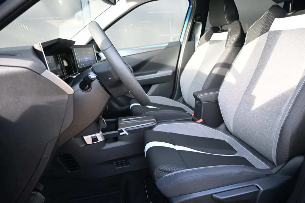 1.2 Turbo Hybrid GS 7-Zits! Tot 8 Jaar Garantie! | Navigatie | Achteruitrijcamera | Stoel/Stuurverwarming | Apple Carplay & Android Auto | !!