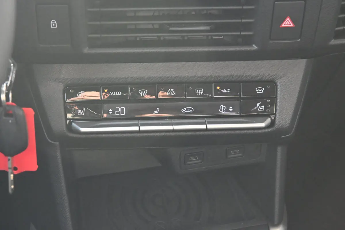 1.2 Turbo Hybrid GS 7-Zits! Tot 8 Jaar Garantie! | Navigatie | Achteruitrijcamera | Stoel/Stuurverwarming | Apple Carplay & Android Auto | !!