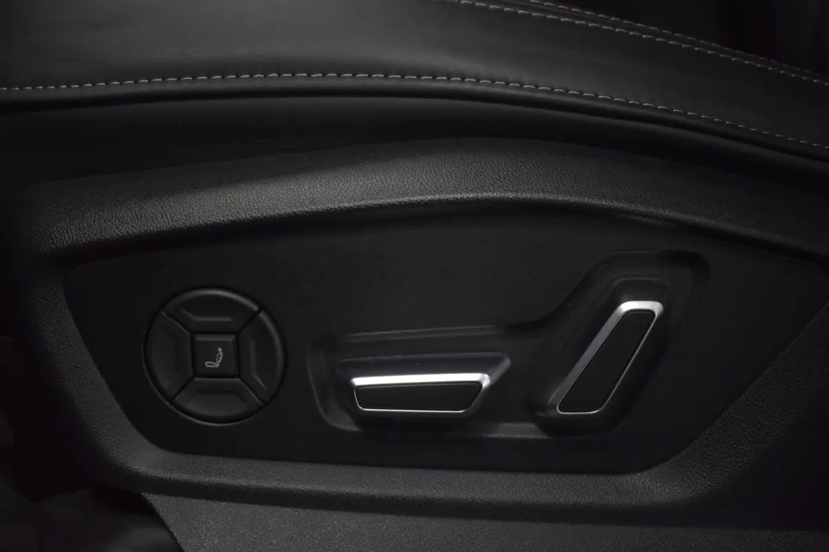 60 TFSI e Quattro S-Line Competition 490pk | AKRAPOVIC | MASSAGE | ACHTERASBESTURING