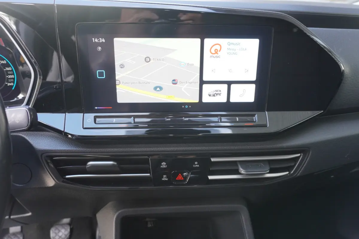 2.0 TDI 1st Edition 122pk LED Digitaal Dashboard Navigatie Trekhaak ACC Cruise control Leder multifunctioneel stuurwiel