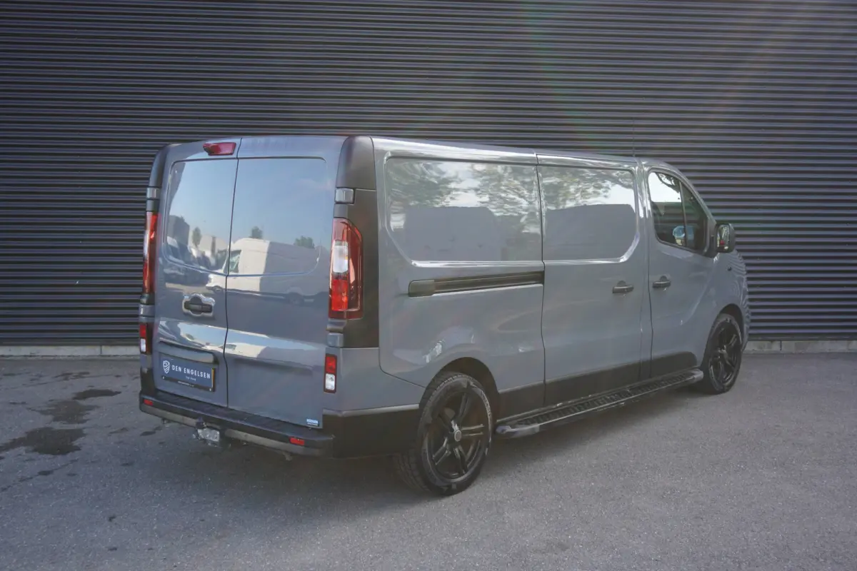 2.0 146pk L2H1 Trekhaak Navigatie Camera Cruise control Side steps Lichtmetalen velgen