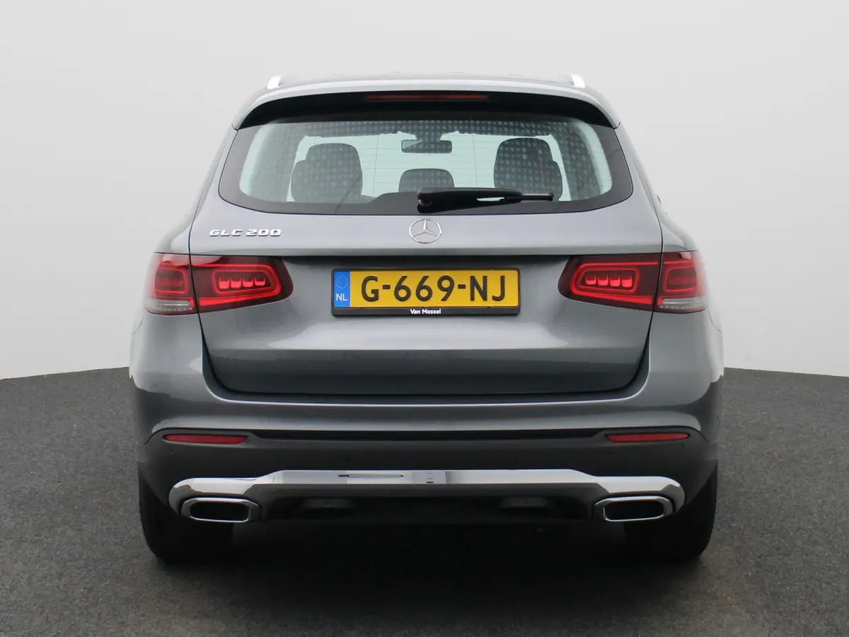 200 Business Solution Limited | Achteruitrijcamera | Parkeersensoren | Stoelverwarming | Trekhaak |