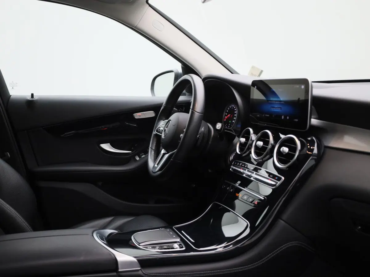 200 Business Solution Limited | Achteruitrijcamera | Parkeersensoren | Stoelverwarming | Trekhaak |