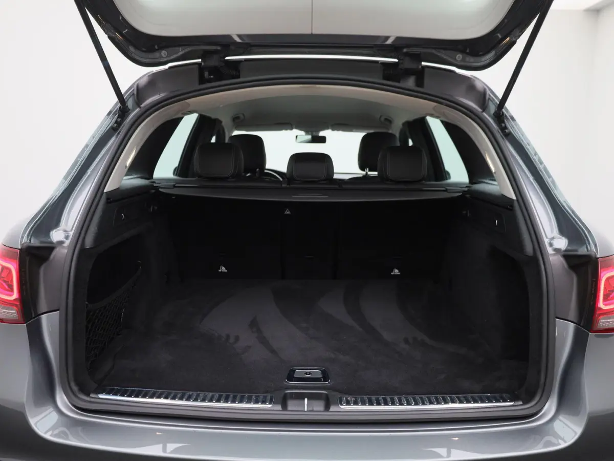 200 Business Solution Limited | Achteruitrijcamera | Parkeersensoren | Stoelverwarming | Trekhaak |