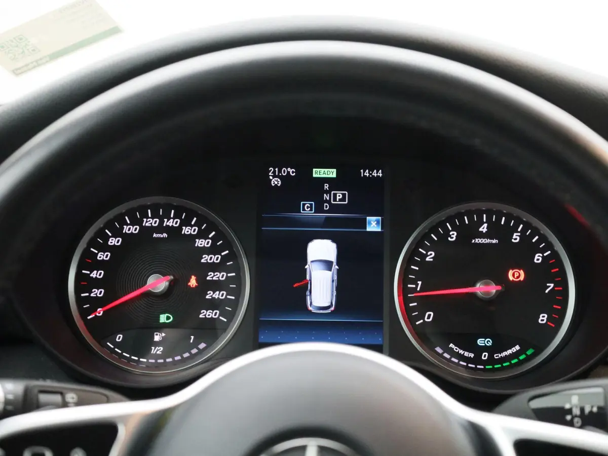 200 Business Solution Limited | Achteruitrijcamera | Parkeersensoren | Stoelverwarming | Trekhaak |