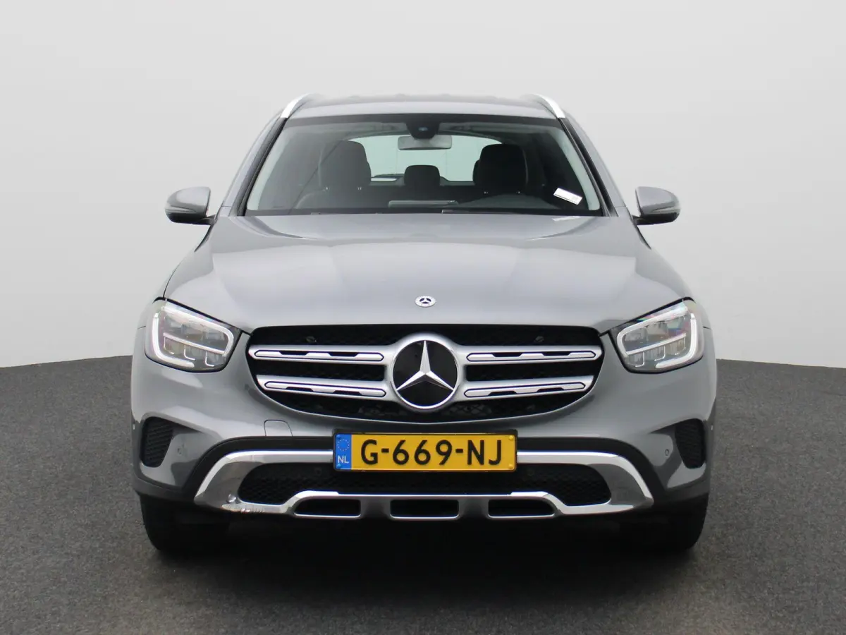 200 Business Solution Limited | Achteruitrijcamera | Parkeersensoren | Stoelverwarming | Trekhaak |