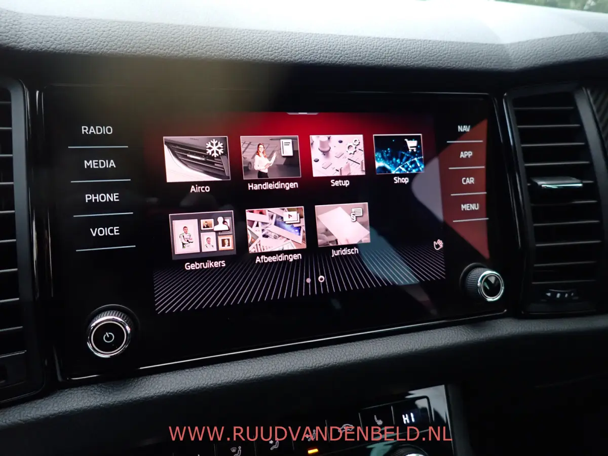 1.5 TSI Sportline CARPLAY / CAMERA + PDC / TREKHAAK / KEYLESS / ACC / MEMORY