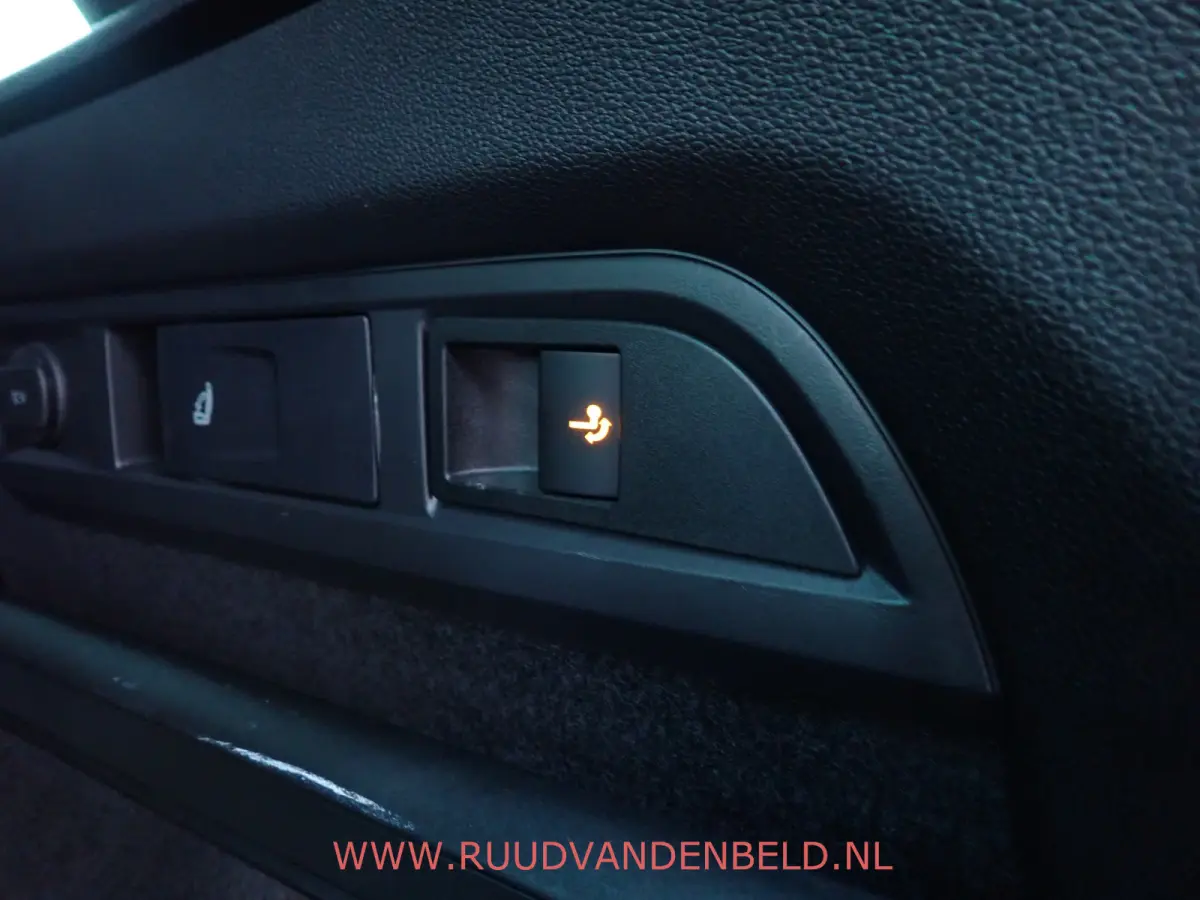 1.5 TSI Sportline CARPLAY / CAMERA + PDC / TREKHAAK / KEYLESS / ACC / MEMORY