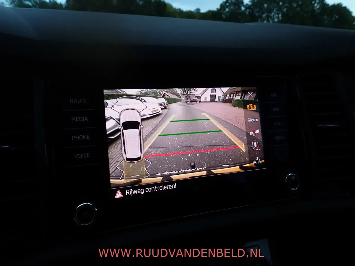 1.5 TSI Sportline CARPLAY / CAMERA + PDC / TREKHAAK / KEYLESS / ACC / MEMORY
