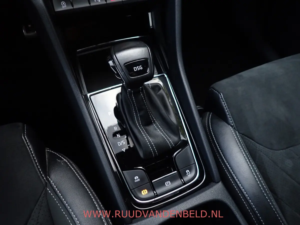 1.5 TSI Sportline CARPLAY / CAMERA + PDC / TREKHAAK / KEYLESS / ACC / MEMORY