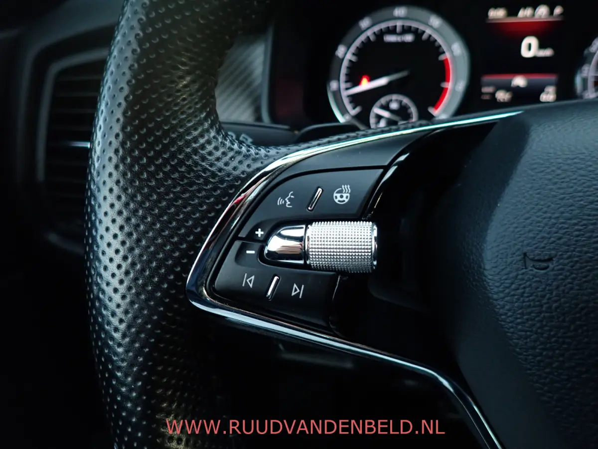 1.5 TSI Sportline CARPLAY / CAMERA + PDC / TREKHAAK / KEYLESS / ACC / MEMORY