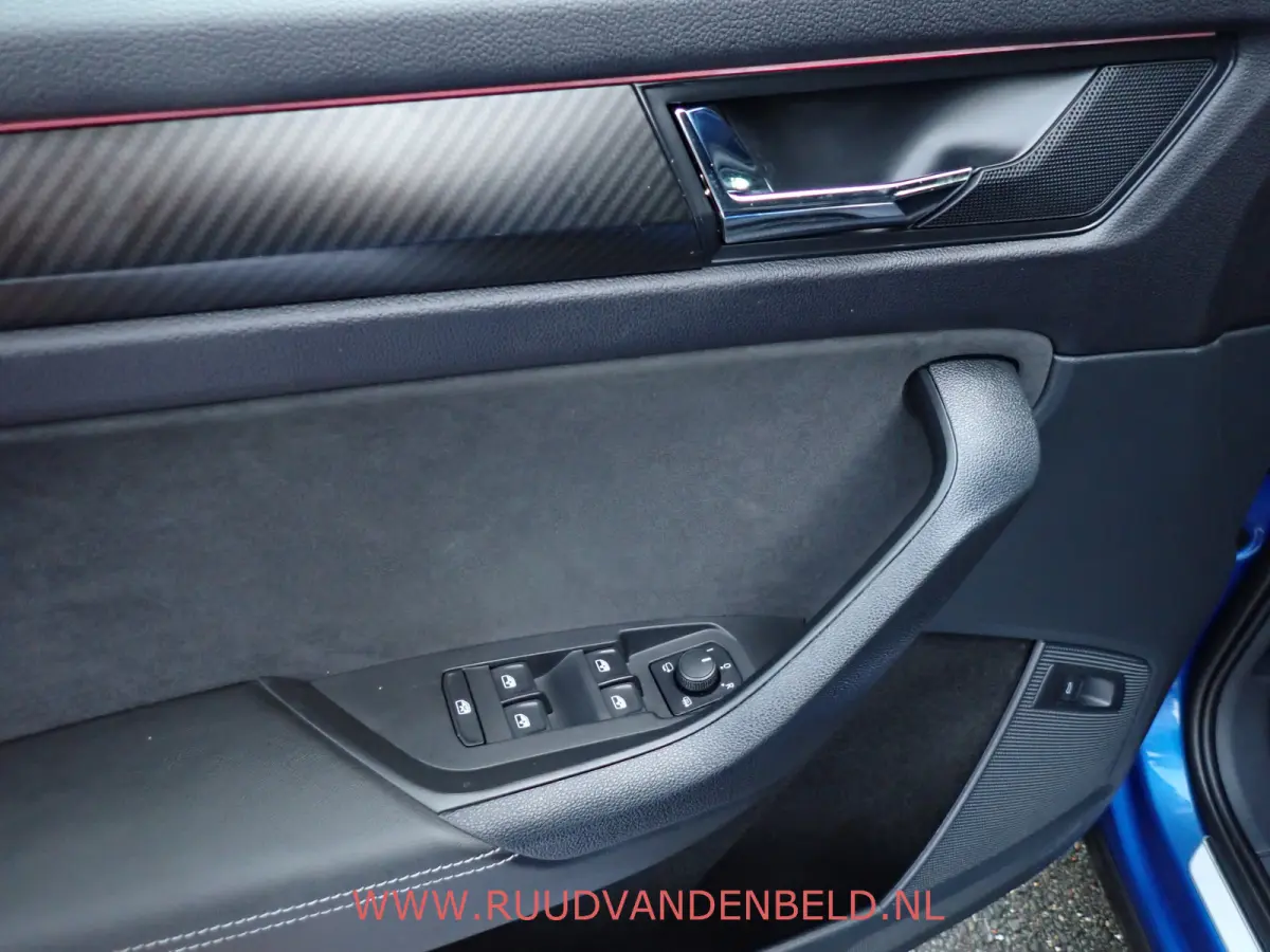 1.5 TSI Sportline CARPLAY / CAMERA + PDC / TREKHAAK / KEYLESS / ACC / MEMORY