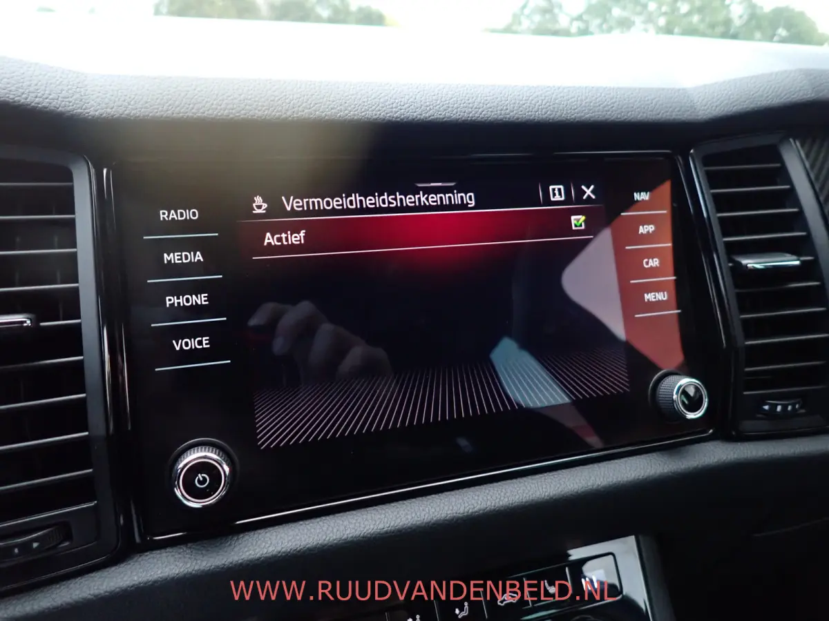 1.5 TSI Sportline CARPLAY / CAMERA + PDC / TREKHAAK / KEYLESS / ACC / MEMORY