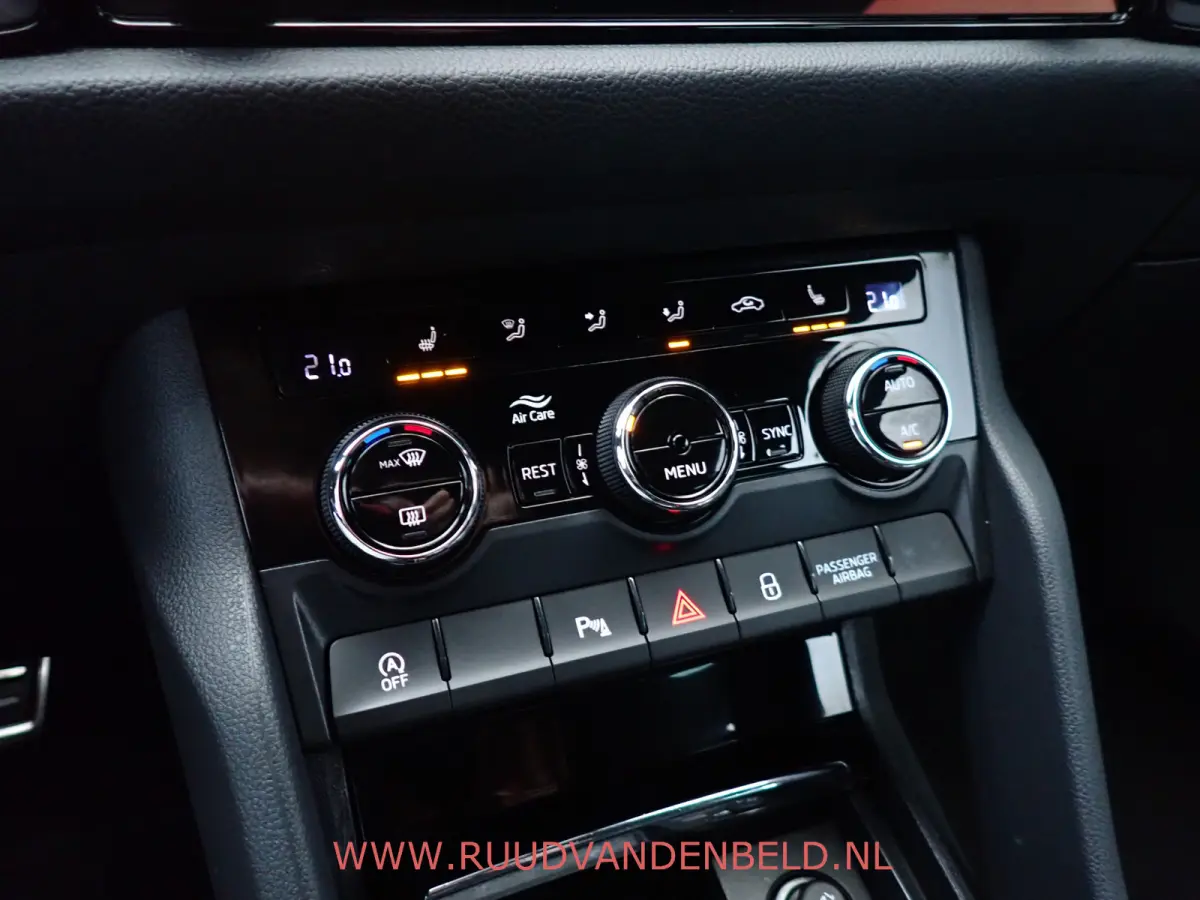 1.5 TSI Sportline CARPLAY / CAMERA + PDC / TREKHAAK / KEYLESS / ACC / MEMORY