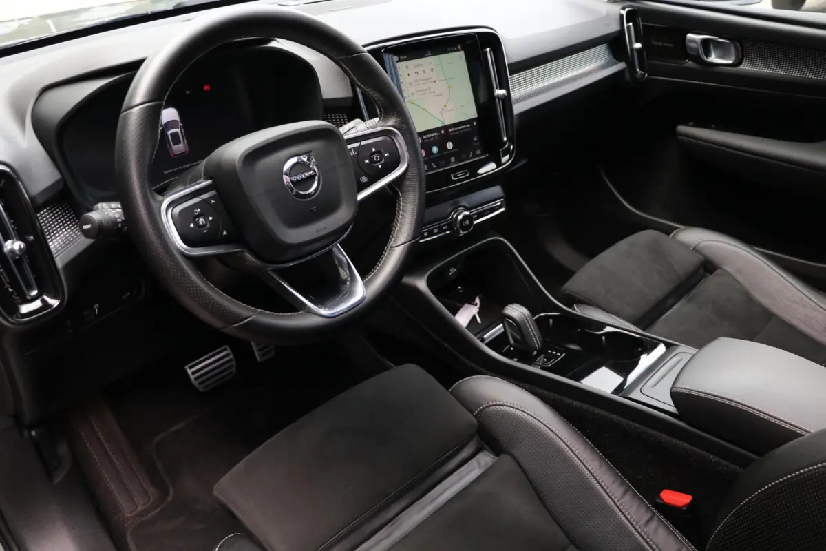P8 AWD 78kWh 409PK R-Design Panodak Warmtepomp AdaptiveCruise Harman/Kardon 360View SageGreen Bliss LaneAssist Dab+ 114000KM BJ2021