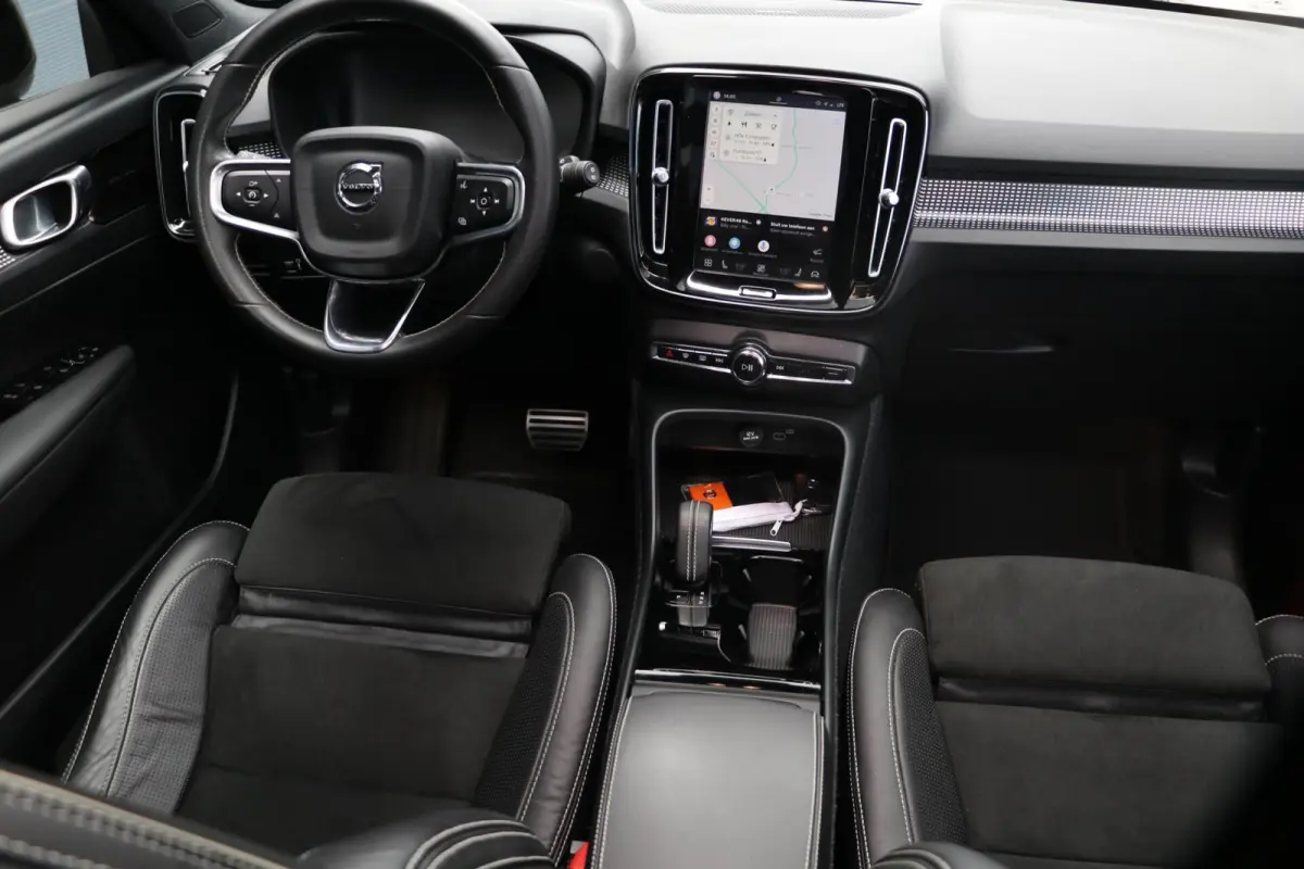 P8 AWD 78kWh 409PK R-Design Panodak Warmtepomp AdaptiveCruise Harman/Kardon 360View SageGreen Bliss LaneAssist Dab+ 114000KM BJ2021