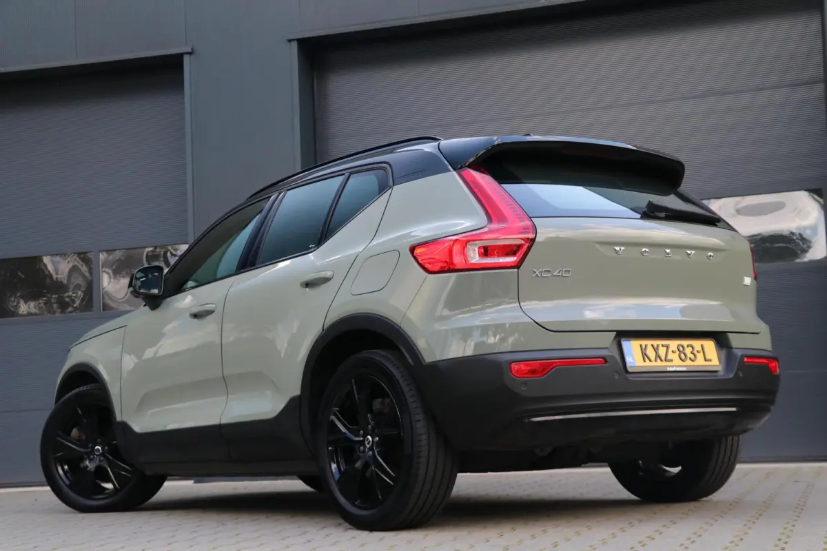 P8 AWD 78kWh 409PK R-Design Panodak Warmtepomp AdaptiveCruise Harman/Kardon 360View SageGreen Bliss LaneAssist Dab+ 114000KM BJ2021