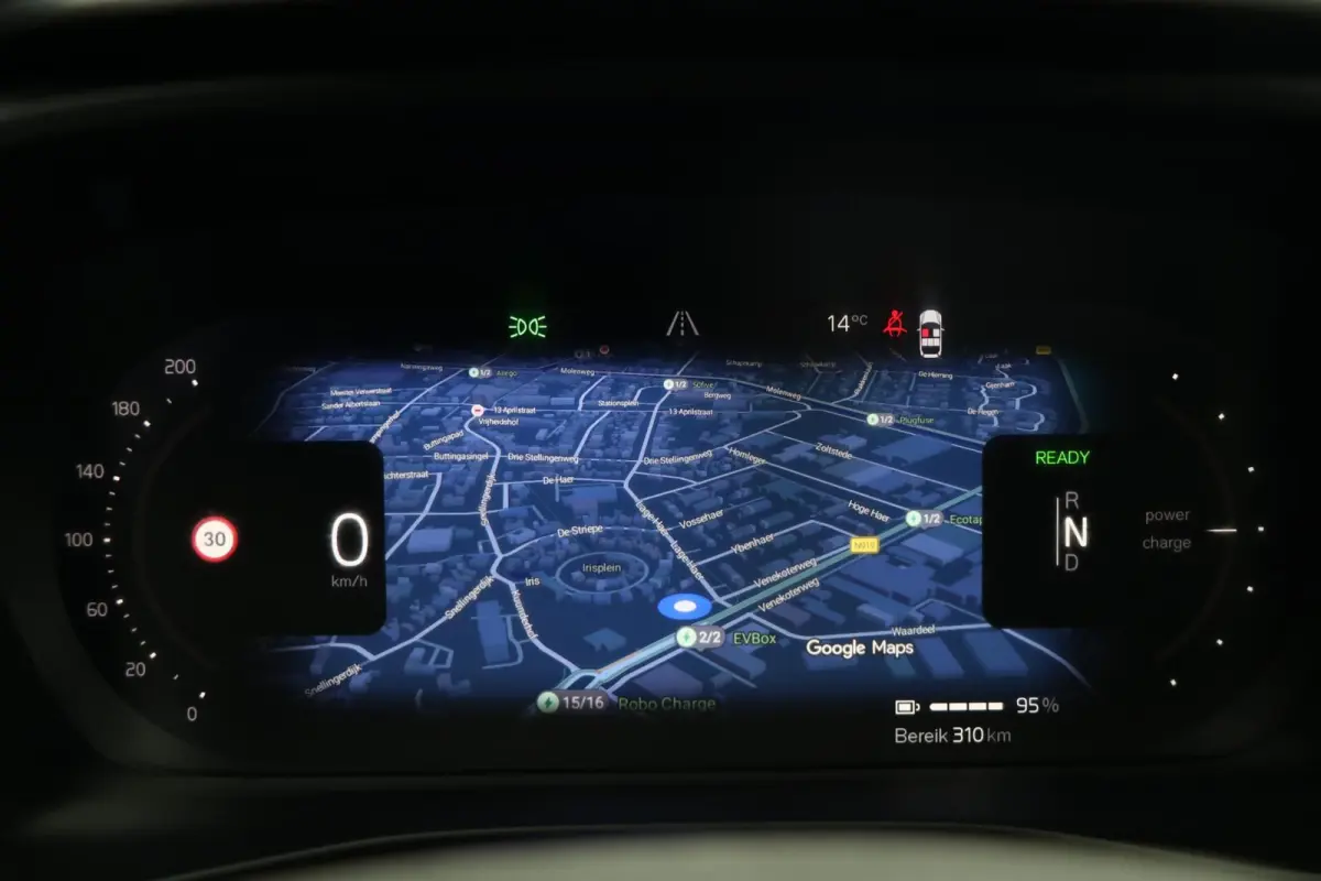 P8 AWD 78kWh 409PK R-Design Panodak Warmtepomp AdaptiveCruise Harman/Kardon 360View SageGreen Bliss LaneAssist Dab+ 114000KM BJ2021