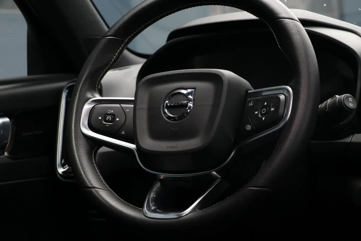 P8 AWD 78kWh 409PK R-Design Panodak Warmtepomp AdaptiveCruise Harman/Kardon 360View SageGreen Bliss LaneAssist Dab+ 114000KM BJ2021