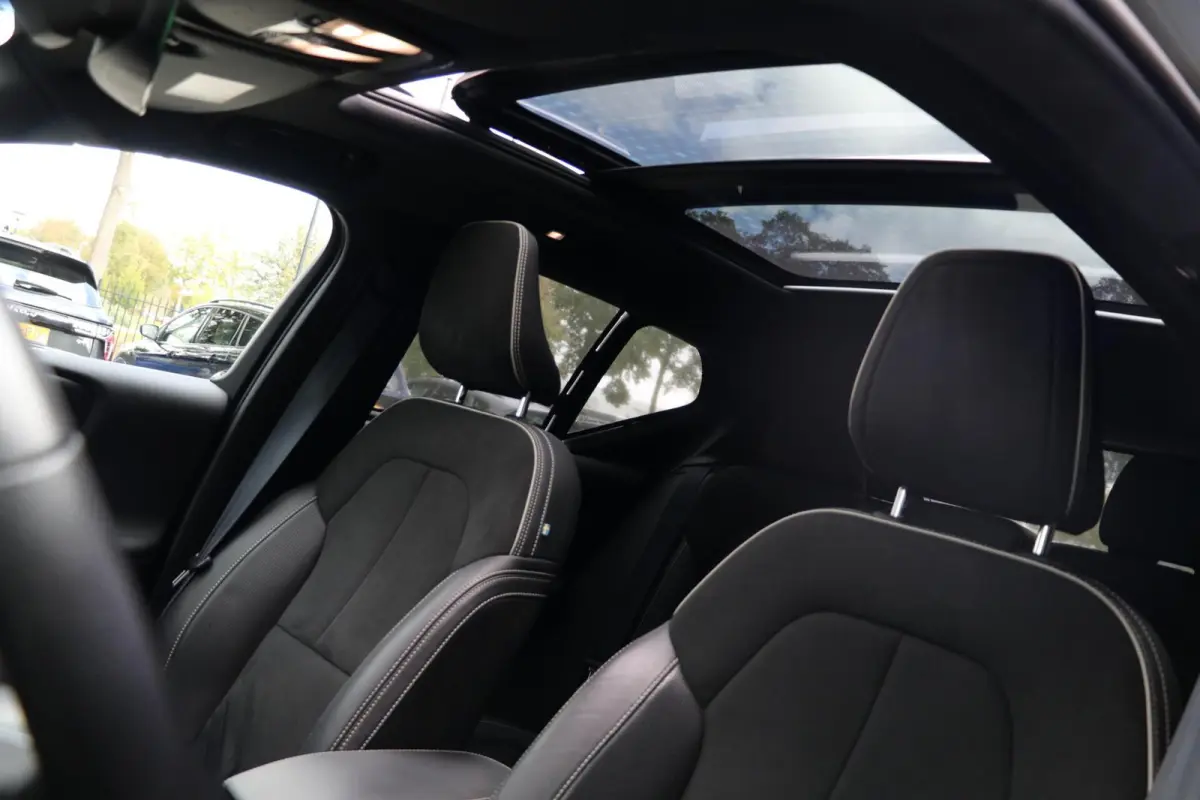 P8 AWD 78kWh 409PK R-Design Panodak Warmtepomp AdaptiveCruise Harman/Kardon 360View SageGreen Bliss LaneAssist Dab+ 114000KM BJ2021