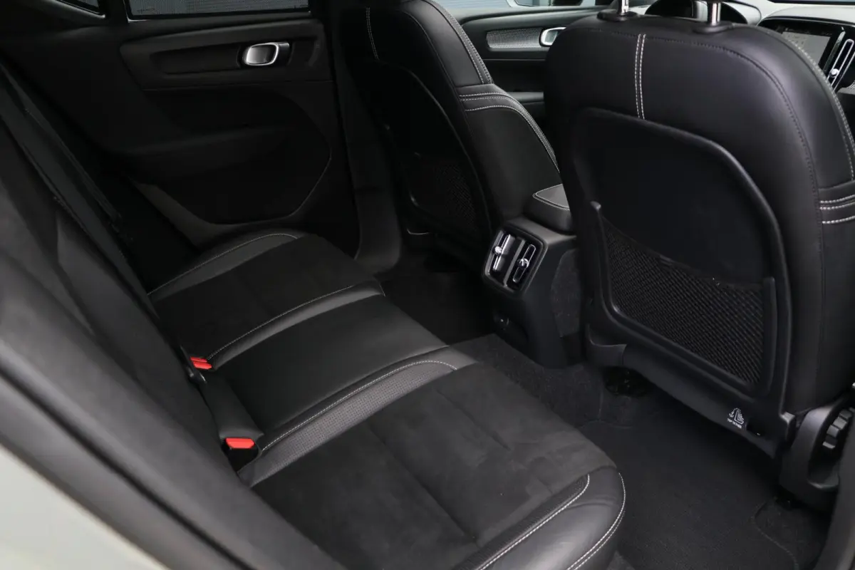 P8 AWD 78kWh 409PK R-Design Panodak Warmtepomp AdaptiveCruise Harman/Kardon 360View SageGreen Bliss LaneAssist Dab+ 114000KM BJ2021