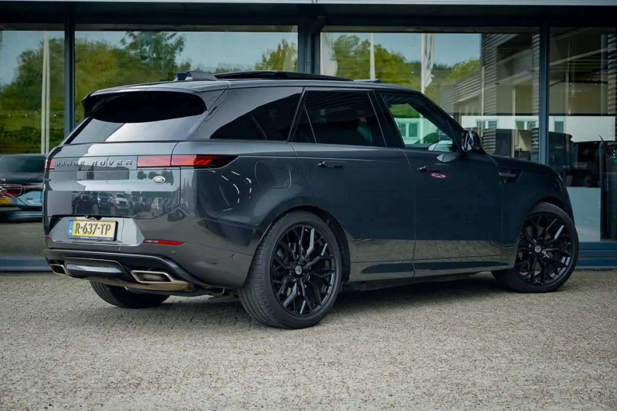 3.0 P440e Dynamic HSE / Pano / NL Auto / Trekhaak / Meridian 3D / Stoelkoeling / 23'' Urban