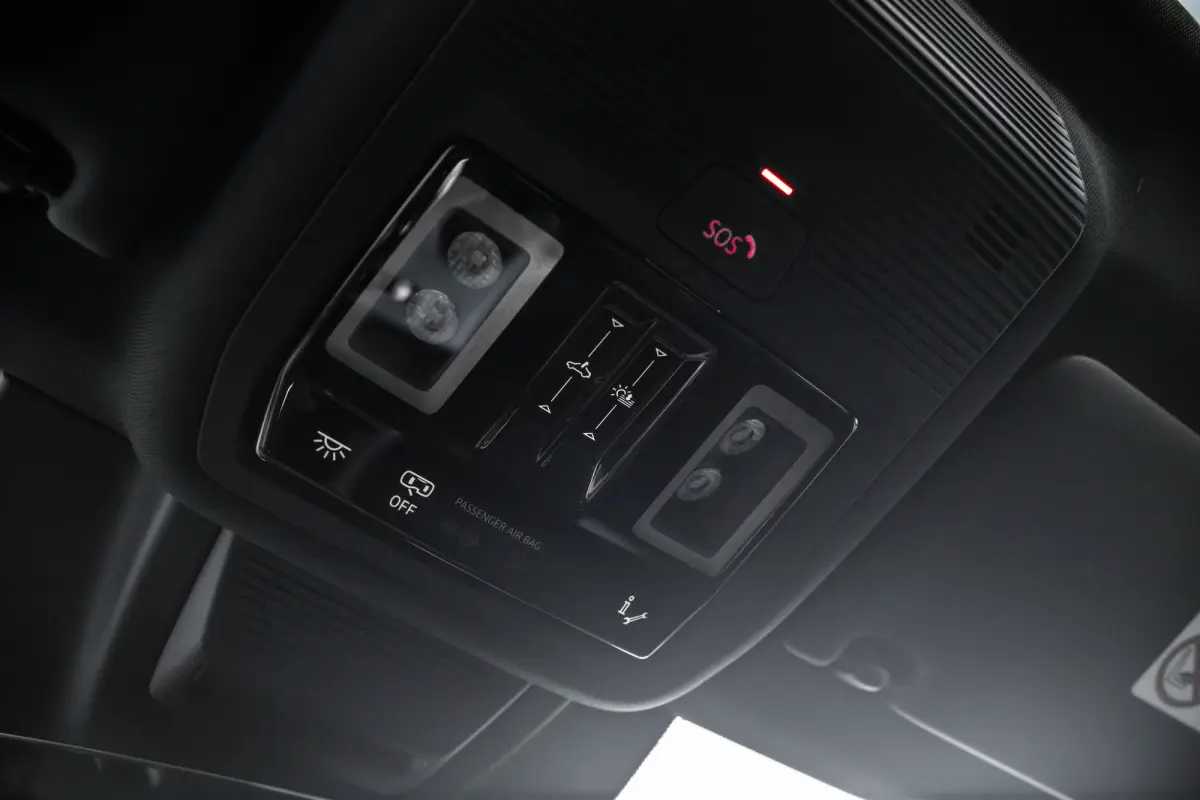 S edition | Achterklep, automatisch bedienbaar | Achteruitrijcamera | Adaptive cruise control