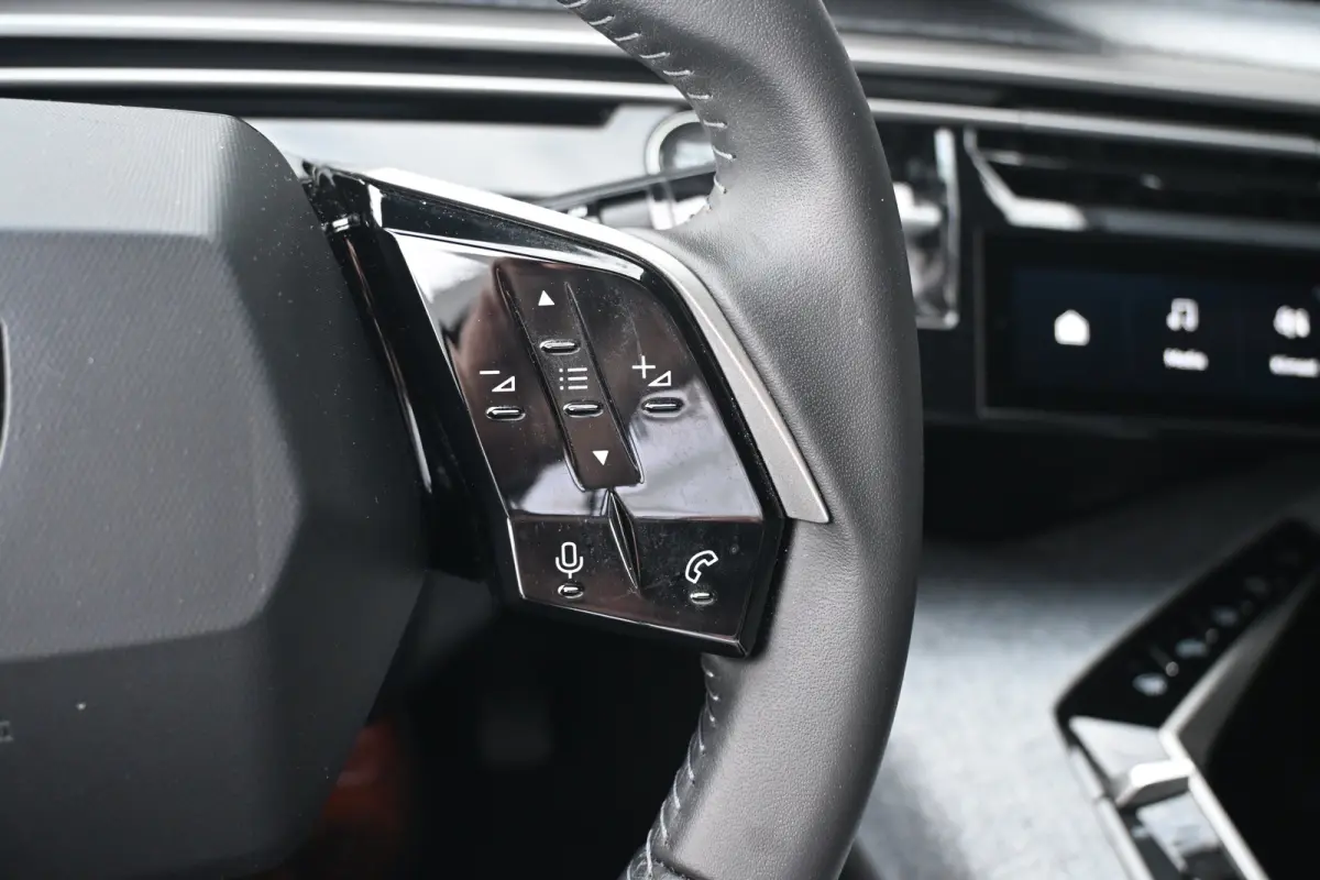1.2 Hybrid 145 Allure | Navigatie | Achteruitrijcamera | Draadloos Apple Carplay & Android Auto | !!